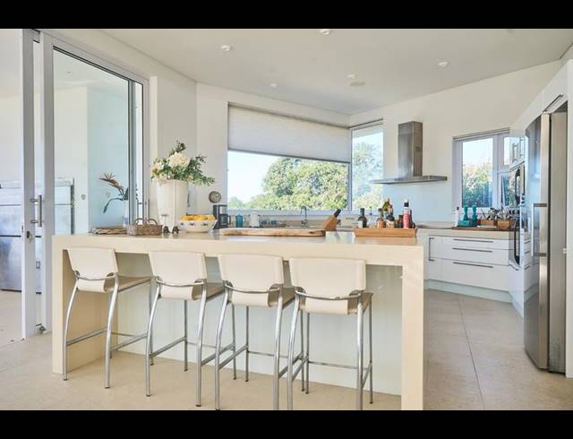7 BEDROOM PROPERTY TO RENT IN PLETTENBERG BAY CENTRAL